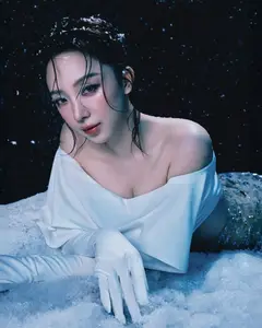 Toc Tien Transforms into a Magnificent 'Snow Princess' Enchanting Art Photo Set for Fandom-5