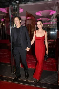 Shocking Fashion 2025: Redefining Runway Aesthetics through Bold Artistic Statements-5