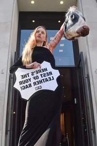 Shocking Fashion 2025: Redefining Runway Aesthetics through Bold Artistic Statements-9