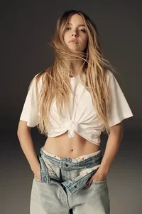 Shocking Fashion 2025: Redefining Runway Aesthetics through Bold Artistic Statements-1