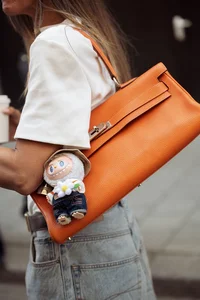 Shocking Fashion 2025: Redefining Runway Aesthetics through Bold Artistic Statements-8