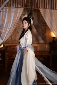 Ethereal Moonlight: Nan Qiao’s Captivating Mid-Autumn Fashion Editorial-9