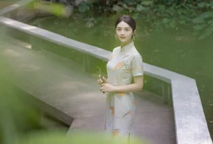 Ethereal Elegance: Yi Ming’s Timeless Portraits at the Hidden Guangzhou Orchid Garden-16