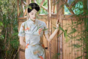 Ethereal Elegance: Yi Ming’s Timeless Portraits at the Hidden Guangzhou Orchid Garden-17