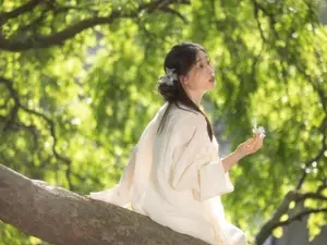 Qiu Qiu: Gentle Grace in Nature - Inspiring YiTuYu Vol.8828 Collection-14