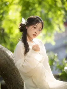 Qiu Qiu: Gentle Grace in Nature - Inspiring YiTuYu Vol.8828 Collection-19