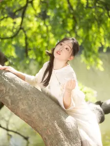 Qiu Qiu: Gentle Grace in Nature - Inspiring YiTuYu Vol.8828 Collection-3