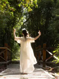 Qiu Qiu: Gentle Grace in Nature - Inspiring YiTuYu Vol.8828 Collection-4