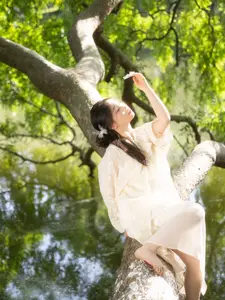 Qiu Qiu: Gentle Grace in Nature - Inspiring YiTuYu Vol.8828 Collection-12