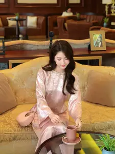 Graceful Pink Ao Dai: Elegant Beauty of Vietnamese Women-8
