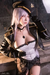 Elegant Dark Floral Cosplay by Yangyi: The Exquisite Black Lobelia (黑山梗菜) Photography Collection and Aesthetic Portrait Series-13