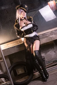 Elegant Dark Floral Cosplay by Yangyi: The Exquisite Black Lobelia (黑山梗菜) Photography Collection and Aesthetic Portrait Series-6