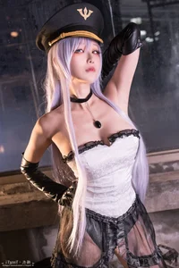 Elegant Dark Floral Cosplay by Yangyi: The Exquisite Black Lobelia (黑山梗菜) Photography Collection and Aesthetic Portrait Series-11