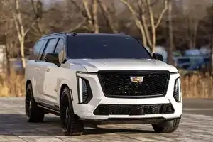 Stunning Cadillac Escalade ESV 2025: The Ultra-Luxury SUV Pricier Than Lamborghini Urus!-0