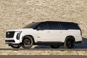 Stunning Cadillac Escalade ESV 2025: The Ultra-Luxury SUV Pricier Than Lamborghini Urus!-9