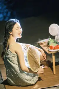 YiTuYu Vol.8724 Bu Yu: Serene Summer Bliss by the Tranquil Blue Water-11