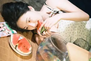 YiTuYu Vol.8724 Bu Yu: Serene Summer Bliss by the Tranquil Blue Water-17