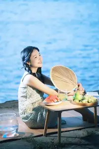 YiTuYu Vol.8724 Bu Yu: Serene Summer Bliss by the Tranquil Blue Water-4