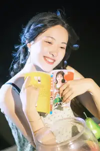 YiTuYu Vol.8724 Bu Yu: Serene Summer Bliss by the Tranquil Blue Water-3