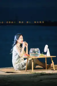 YiTuYu Vol.8724 Bu Yu: Serene Summer Bliss by the Tranquil Blue Water-20