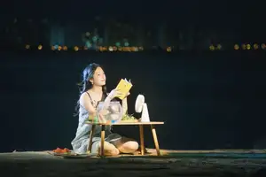 YiTuYu Vol.8724 Bu Yu: Serene Summer Bliss by the Tranquil Blue Water-9