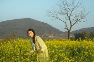 Spring Muse in Rapeseed Fields Nana Kobaya-4
