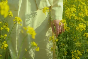 Spring Muse in Rapeseed Fields Nana Kobaya-13