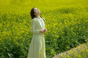 Spring Muse in Rapeseed Fields Nana Kobaya-12