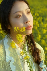 Spring Muse in Rapeseed Fields Nana Kobaya-26