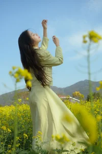Spring Muse in Rapeseed Fields Nana Kobaya-25