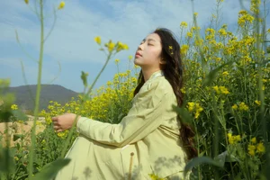 Spring Muse in Rapeseed Fields Nana Kobaya-10