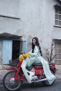 Stunning Transformation: Vietnamese Karate Champion Trang Cẩm Lành Embraces Elegance in Traditional Áo Dài Fashion-9