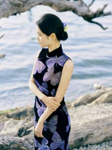 Ethereal Elegance: Ju Xiao Tao’s Blue Cheongsam Serenity at Erhai Lake-26