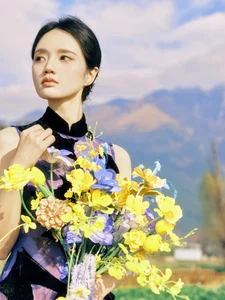 Ethereal Elegance: Ju Xiao Tao’s Blue Cheongsam Serenity at Erhai Lake-25
