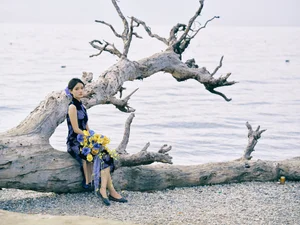 Ethereal Elegance: Ju Xiao Tao’s Blue Cheongsam Serenity at Erhai Lake-3