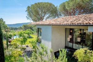 Maison SE: Stunning 2-Story Modern Home Design Integrated into the Natural Slope of Aix-en-Provence-15