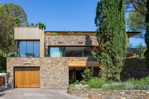 Maison SE: Stunning 2-Story Modern Home Design Integrated into the Natural Slope of Aix-en-Provence-9