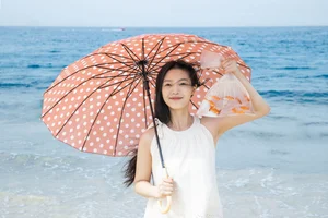 Elegant Red Aesthetic Portrait Series by Art Language Vol.9312 Featuring Model Pu Tao: A Visual Study of Color, Goldfish, and Artistic Expression-10