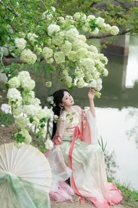 Ethereal Hanfu Beauty Amidst White Blooms - YiTuYu Vol.8889 Jiao Yi Zhi Sui Sui-2
