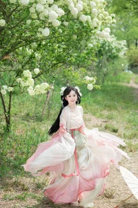 Ethereal Hanfu Beauty Amidst White Blooms - YiTuYu Vol.8889 Jiao Yi Zhi Sui Sui-19