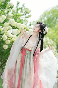 Ethereal Hanfu Beauty Amidst White Blooms - YiTuYu Vol.8889 Jiao Yi Zhi Sui Sui-30