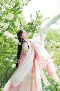 Ethereal Hanfu Beauty Amidst White Blooms - YiTuYu Vol.8889 Jiao Yi Zhi Sui Sui-32