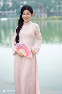 Graceful Muse in Traditional Pink Ao Dai-3